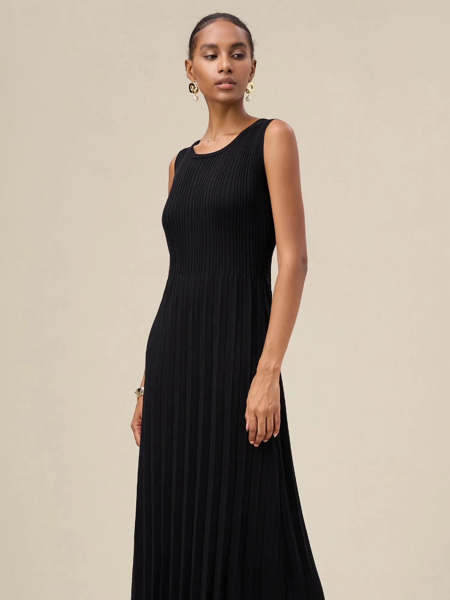 Amoretu Lyocell Sleeveless Pleated Dress