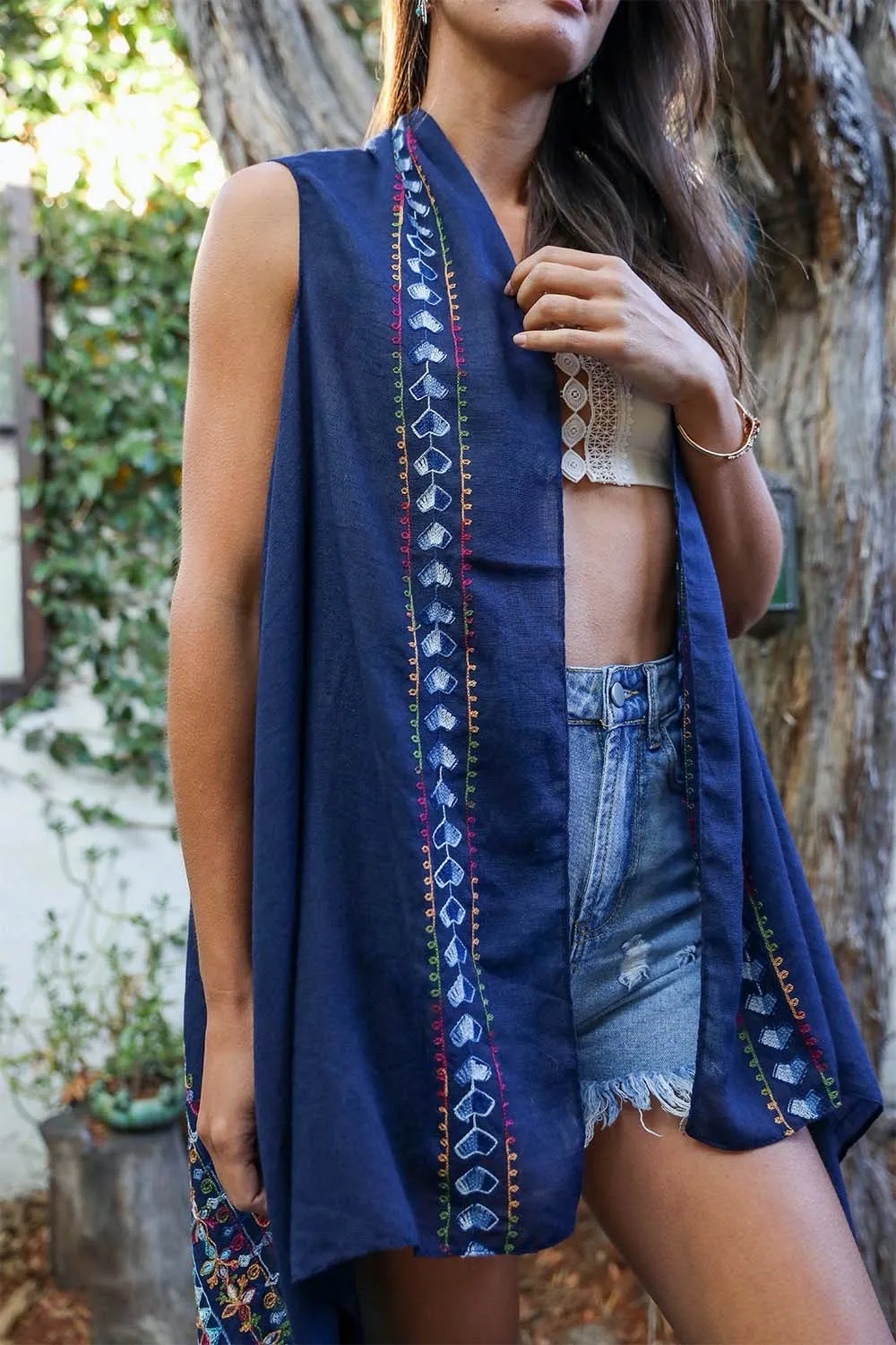 Geometric Embroidered Sleeveless Kimono